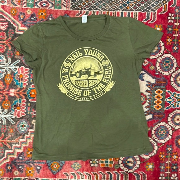 Neil Young Sz.L women’s concert T-shirt. Excellent condition - Picture 1 of 3